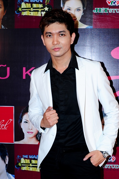 Ong Cao Thang tan tinh cham soc Dong Nhi