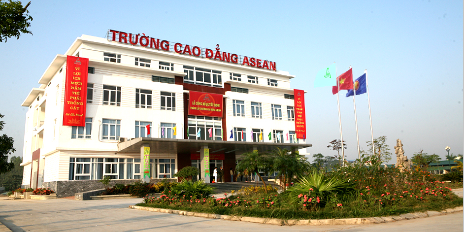 Cao dang Asean bi dung tuyen sinh