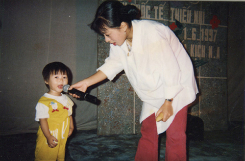 Hương Tràm và khả năng ca hát thời thơ bé.