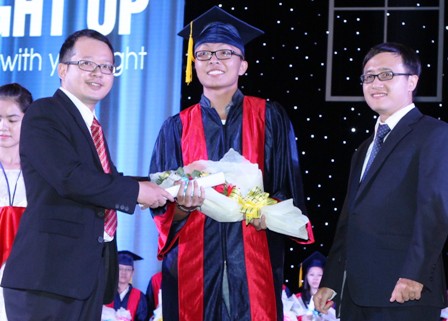 Nguyễn Hùng Lâm được 12 Trường ĐH ở Mỹ chào đón và cấp học bổng. 