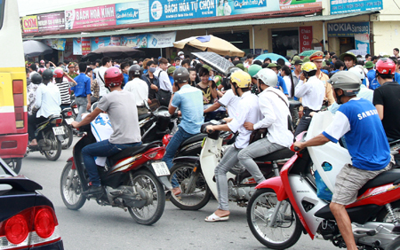 Nhieu phong thi chi co 64% thi sinh den lam thu tuc