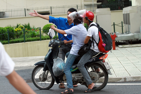 Nhieu phong thi chi co 64% thi sinh den lam thu tuc
