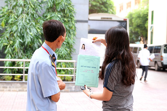 Sáng nay thí sinh làm thủ tục thi ĐH đợt 1