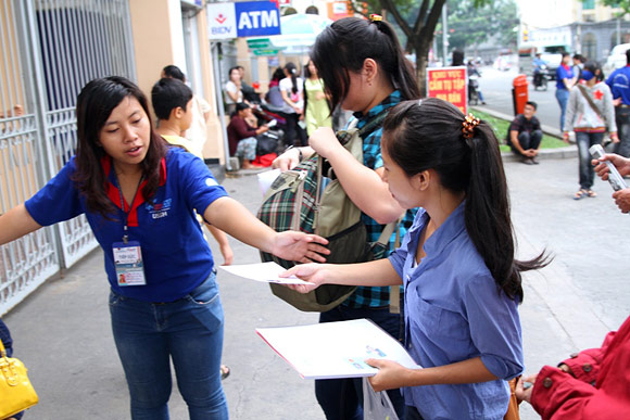 Sáng nay thí sinh làm thủ tục thi ĐH đợt 1