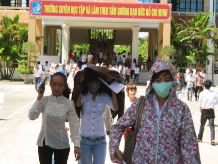Thí sinh hoàn thành môn Toán. (Ảnh: Đặng Tài)