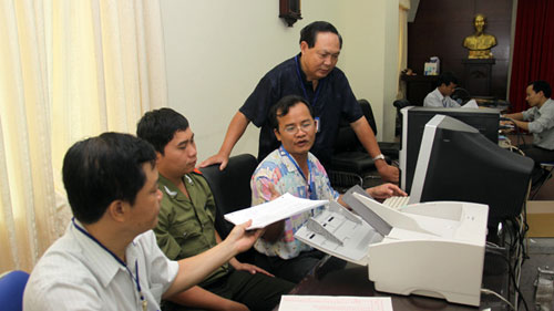 Cham thi dai hoc 2013: “Noi bat xuat, ngoai bat nhap”