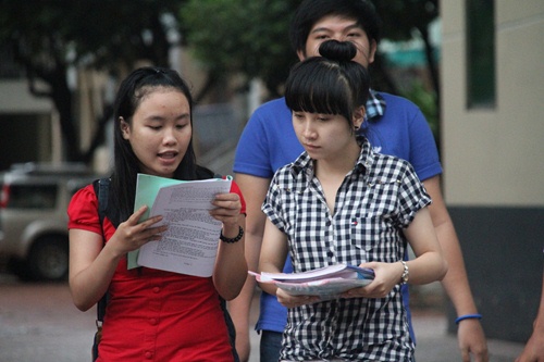 Dinh chi 17 thi sinh mien Nam vi pham quy che thi
