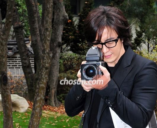 Ngam loat anh hoi nho cuc dang yeu cua Bae Yong Joon