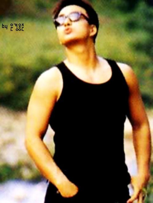 Ngam loat anh hoi nho cuc dang yeu cua Bae Yong Joon