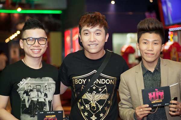 Yanbi va Andrea lan dau sanh doi trong buoi ra mat phim moi
