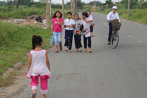 khai giảng, năm học mới, vùng cao, khó khăn, Sài Gòn, mồ côi