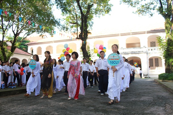 Hà Nội Học sinh đội mưa khai giảng năm học mới