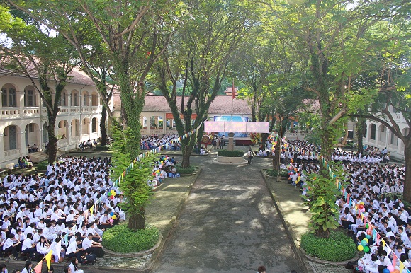 Hà Nội Học sinh đội mưa khai giảng năm học mới