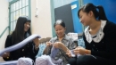 Nhường nhau cơ hội đến giảng đường