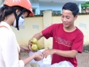 Thủ khoa bán hàng rong kiếm tiền nhập học