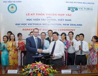 Cấp bằng cho sinh viên học chương trình liên kết