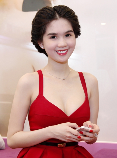 Phia sau nguoi dep la cac dai gia