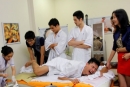 Thí sinh Next Top Model nhăn nhó chịu đau khi phải tẩy lông