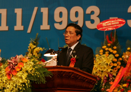 TS Lê Văn Thanh - Viện trưởng Viện ĐH Mở Hà Nội báo cáo 20 năm thành lập Viện.
