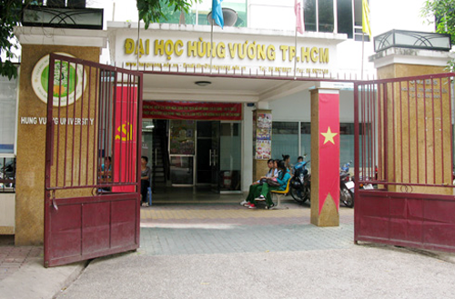 Truong dai hoc Hung Vuong TPHCM bi dinh chi dung con dau