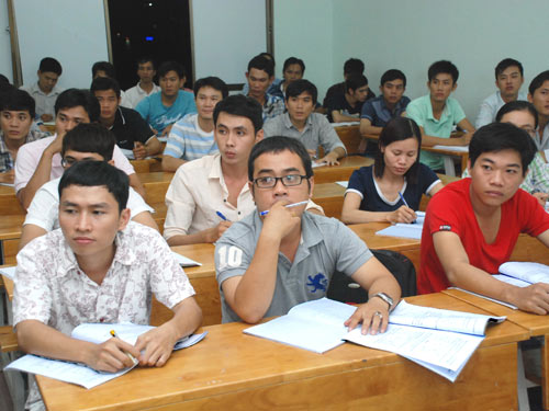 Dao tao lien thong chinh quy 2013 gap kho khan