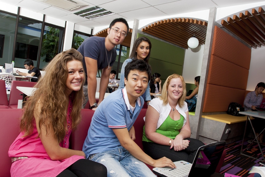 Các sinh viên ở trường Đại học Singapore