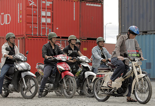 Phim tet 2014: Hoai Linh lam xe om \