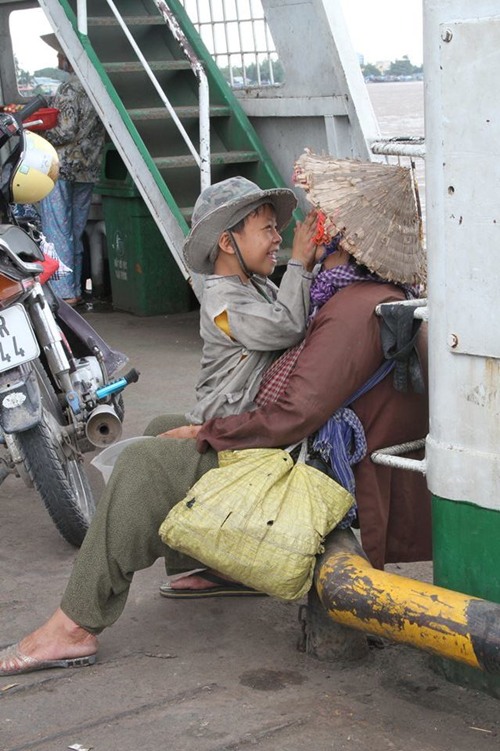Choáng với cảnh nghèo đói của sao Việt trên màn ảnh