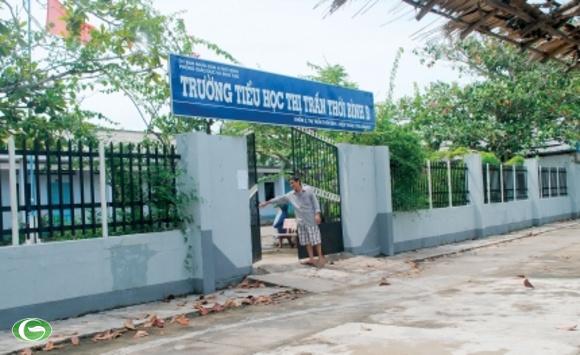 Hàng rào Trường Tiểu học thị trấn Thới Bình B