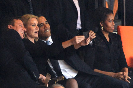 3 nhà lãnh đạo Mỹ, Anh, Đan Mạch chụp ảnh tự sướng tại tang lễ Mandela.