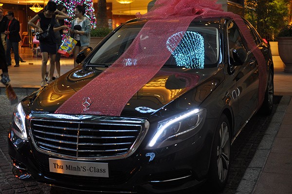 Mừng Giáng sinh, Thu Minh được chồng tặng xe hơi 6 tỷ 6