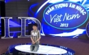 Vietnam Idol 2013 tập 2: Quân Kun quỳ lạy xin giám khảo hát tiếp