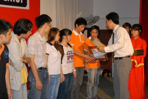 Bat ngo sinh vien hoc nganh nay duoc nhan bang nganh khac