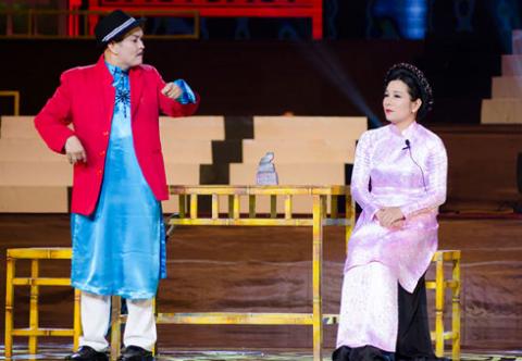 Chương trình còn chọc cười khán giả với vở hài kịch Gái ngoan làm quan thay chồng với sự góp mặt của Xuân Hinh, Thanh Thanh Hiền.