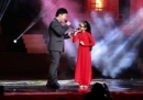 Phương Mỹ Chi song ca cùng Quang Lê trên sân khấu \