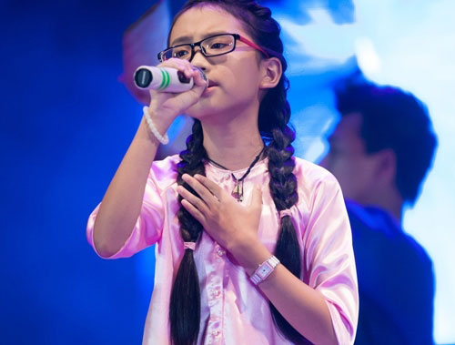 Phuong My Chi se bi cam dien vi chua du tuoi