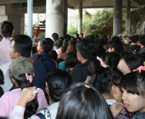 Một thanh niên bị đâm chết tại lễ hội chùa Hương Tích - Ảnh 2