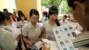 CSGT Hà Nội đưa sĩ tử lạc đường đi làm thủ tục dự thi