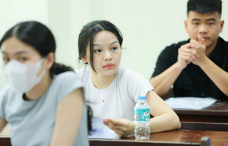 Bo GD-DT phan hoi ve de thi Toan, Tieng Anh khien thi sinh soc
